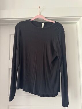 lululemon athletica Black Long-Sleeve Crewneck Tee